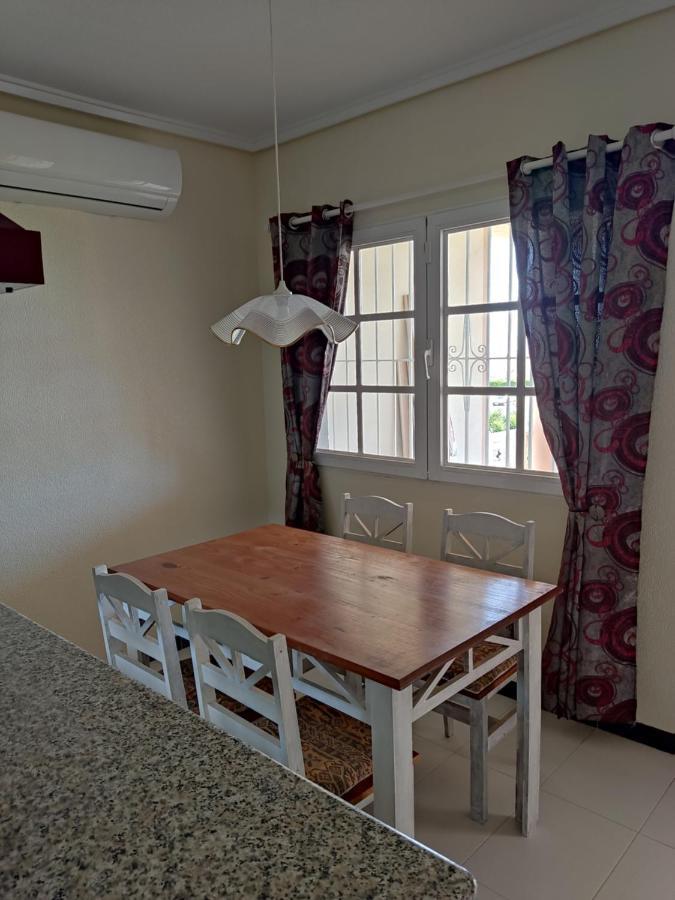 Confortable Apartamento Con Vistas Al Mar ตอร์เรเวียคา ภายนอก รูปภาพ